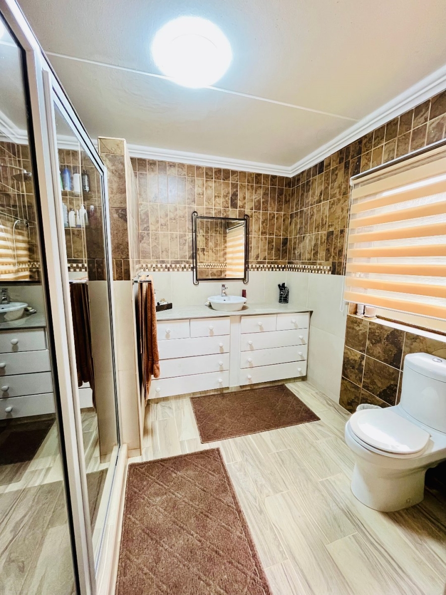 6 Bedroom Property for Sale in Tergniet Western Cape